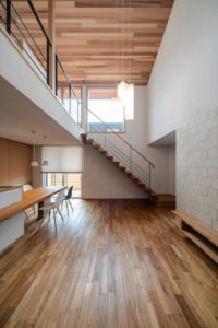 廿日市で最上級の快適性　廿日市パッシブハウス　内観　階段